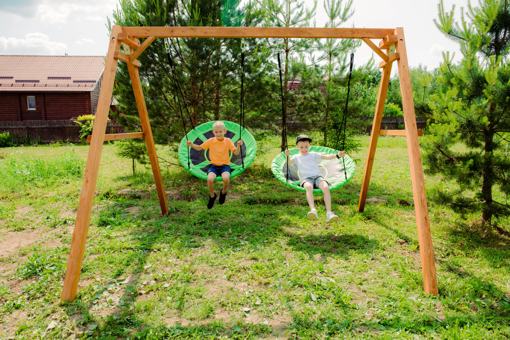 Деревянные качели с двумя качелями гнездо Свиби