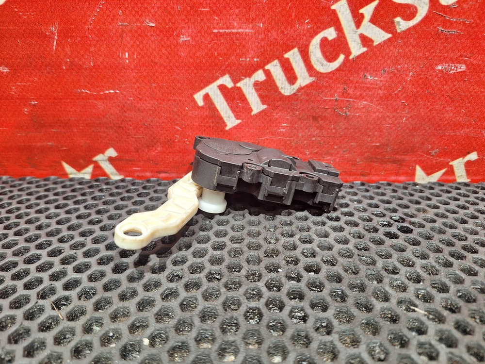 Моторчик заслонки отопителя 2018г