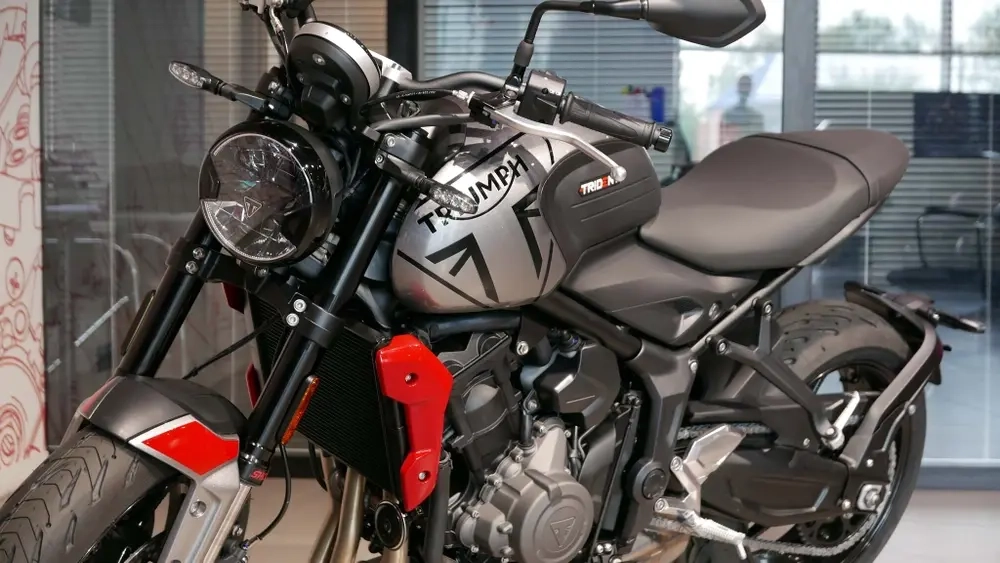 Triumph Trident 660 grey SILVER ICE DIABLO RED 2023