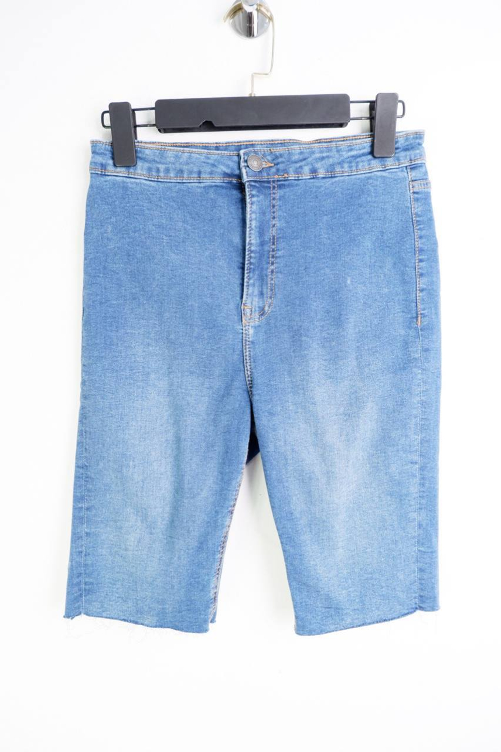 Шорты Stradivarius удлиненные, маркировка 38, визуально на 44 размер