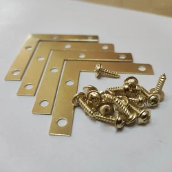 Уголок крепежный 50х50 мм плоский (мебельный, соединительный, рамный) металлический 4 штуки (саморезы в комплекте) цвет - золото