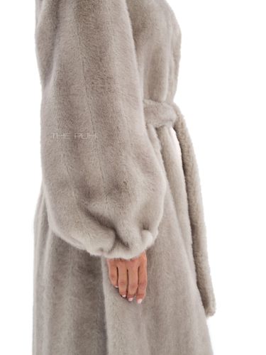 Длинная серая шуба из эко-меха