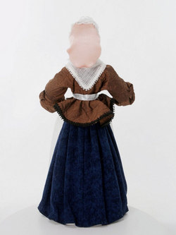 Кукла фарфоровая в костюме служанки 18 века Шоколадница Лиотара