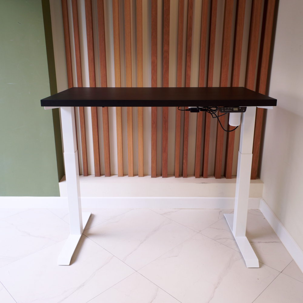 Регулируемый компьютерный стол Motor UP с регулировкой по высоте — столешница МДФ черный