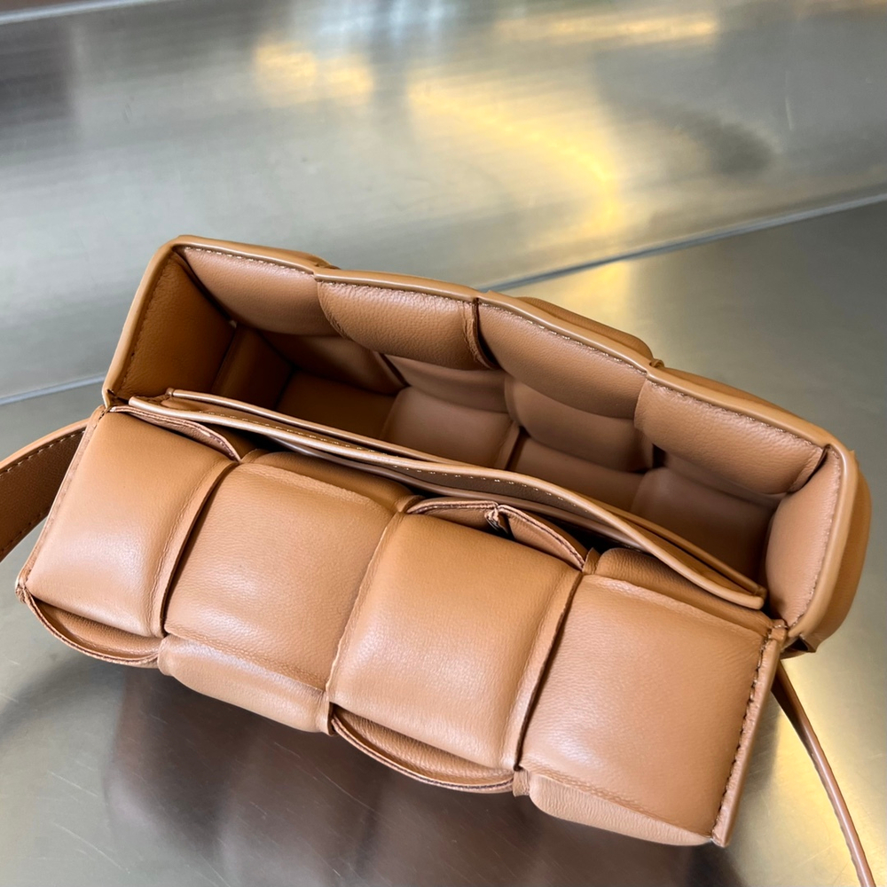 Bottega Veneta Mini Cassette 18 cm