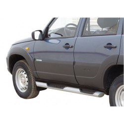 Пороги «Труба Люкс» с проступью,  Chevrolet Niva (03.2009 -)/Lada Niva (07.2020 -)/Нива Тревел