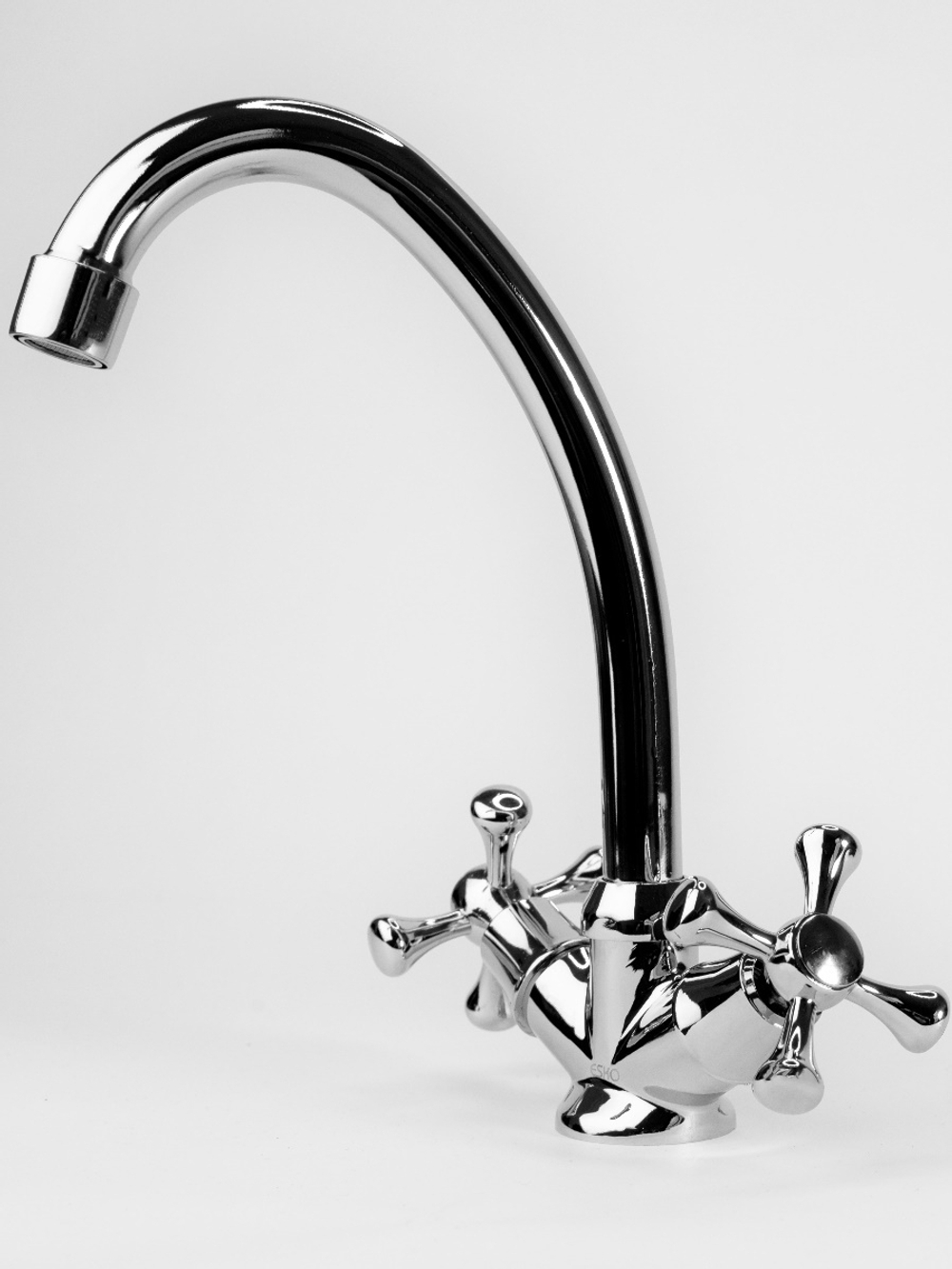 СМЕСИТЕЛЬ ДЛЯ РАКОВИНЫ ESKO SIDE БЕЗ ДОННОГО КЛАПОНА SID26