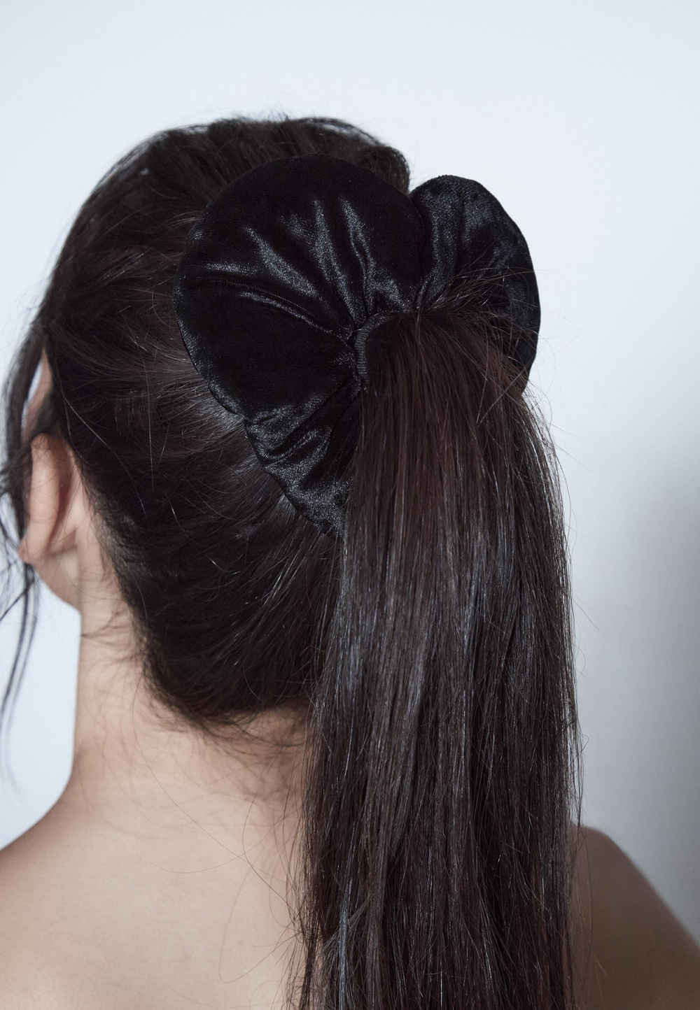 STRADIVARIUS Бархатная резинка для волос, черный