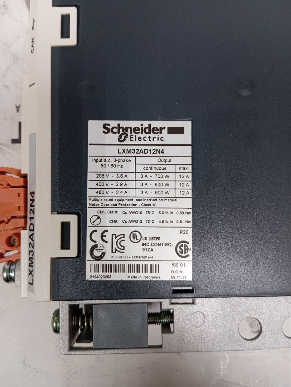 S.E. LXM32AD12N4 новое