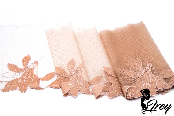 05-133 ОПТ Вышивка на неэл. сетке 18 см, телесный/бежевый (левая)