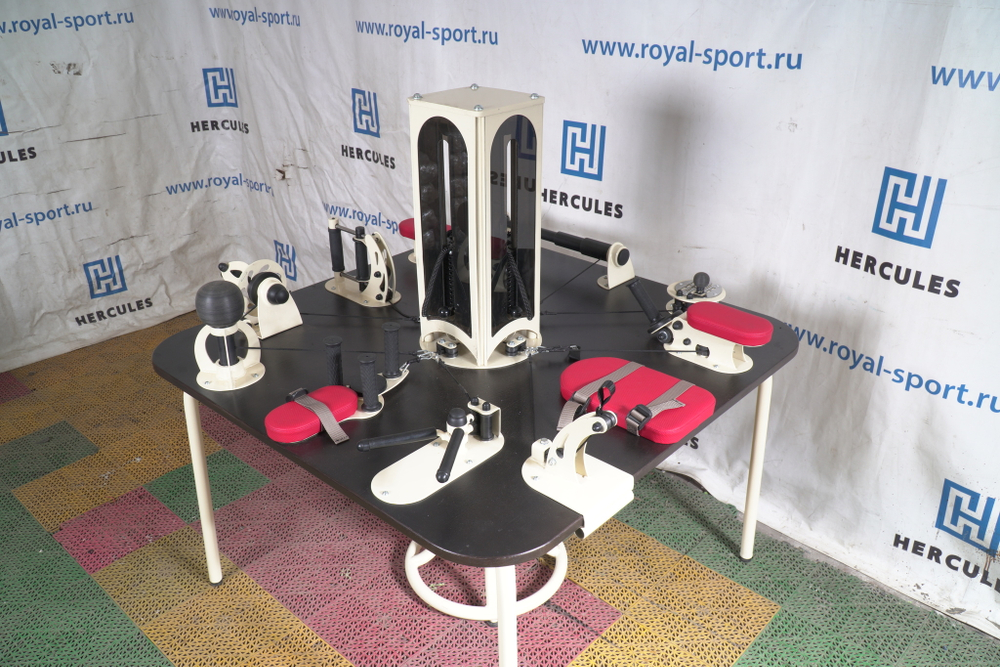 Многофункциональный стол для разработки мелкой моторики рук