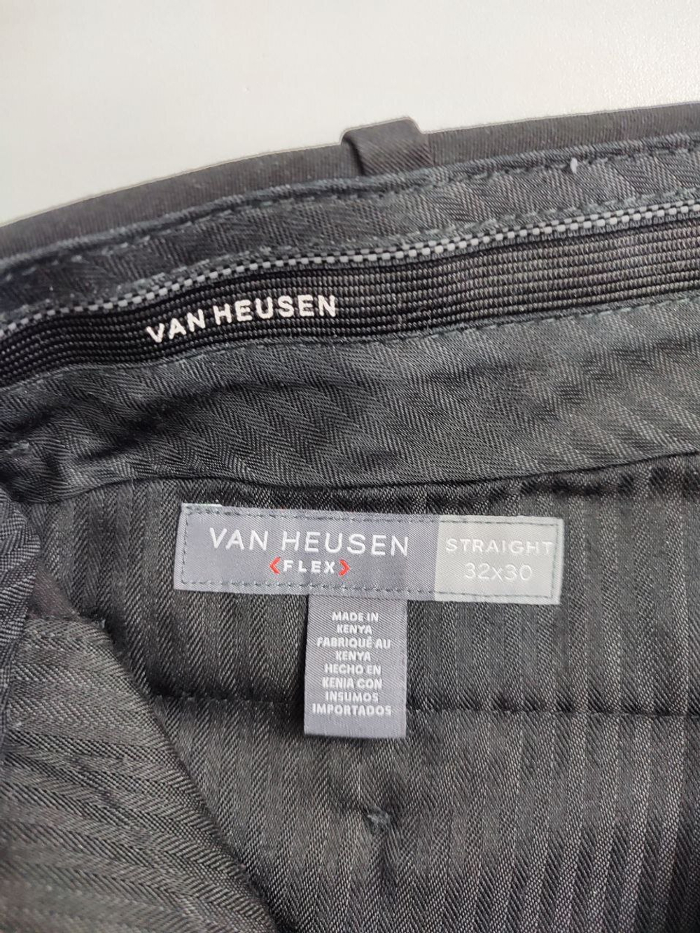 Брюки Van Heusen классические 48 размер