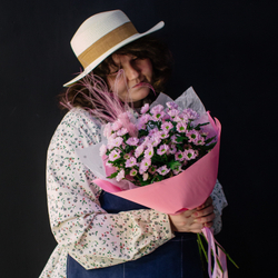 8. Милый стойкий букет из розовых ромашек