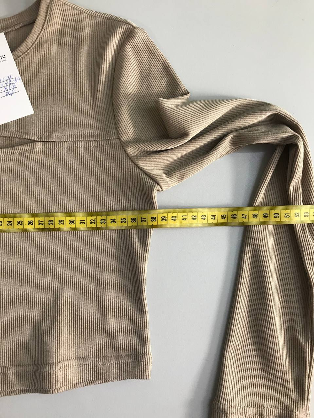 Футболка с вырезом, визуально на 42/44 размер