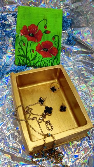 Kitab şəklində qutu 8