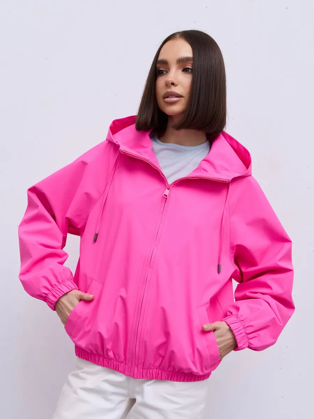 Ветровка с капюшоном