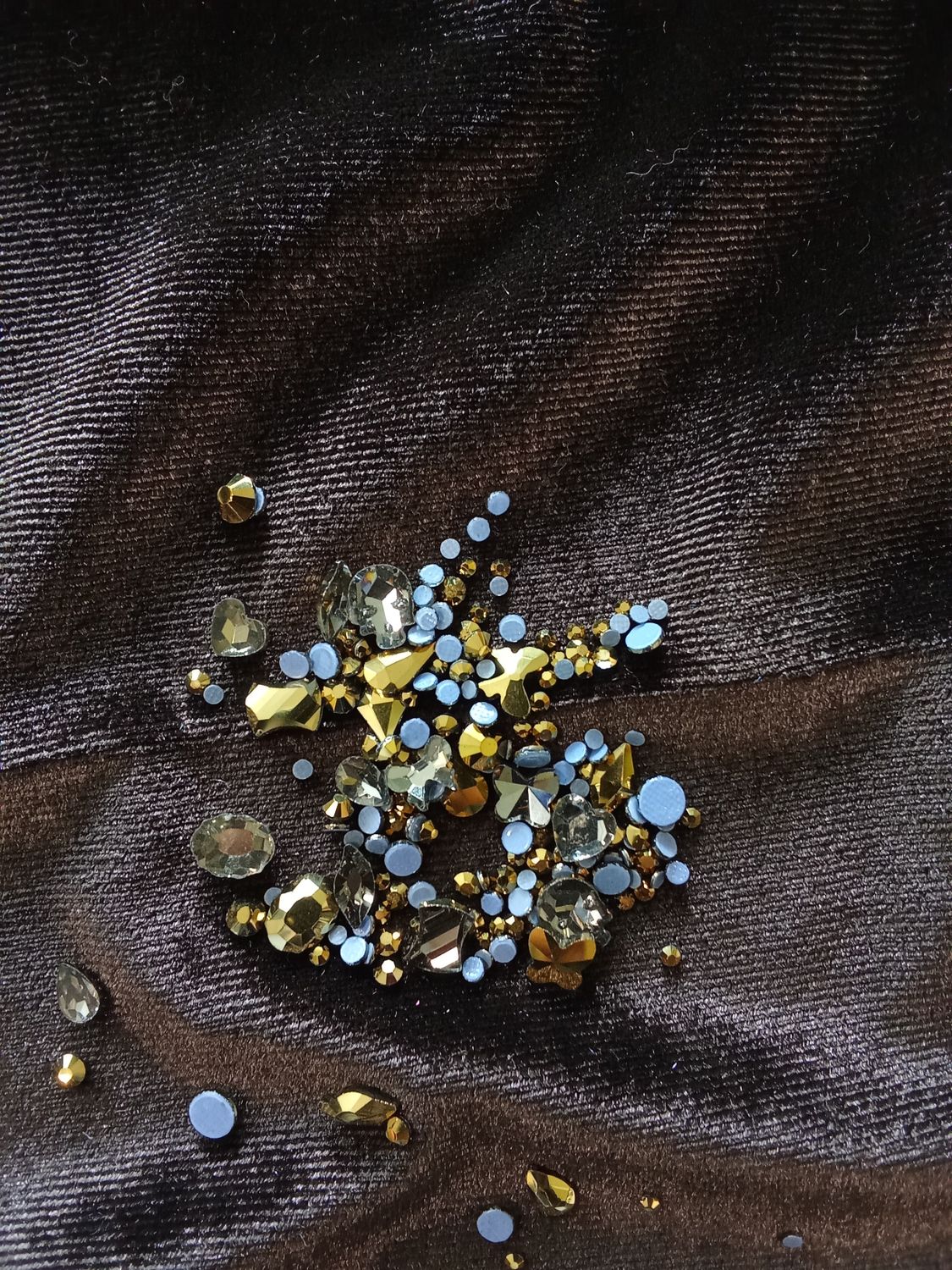 Стеклянные стразы  (размер микс) 180шт, цвет золото