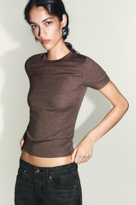 ZARA МИНИМАЛИСТИЧНАЯ ФУТБОЛКА С КОРОТКИМИ РУКАВАМИ, КОРИЧНЕВЫЙ