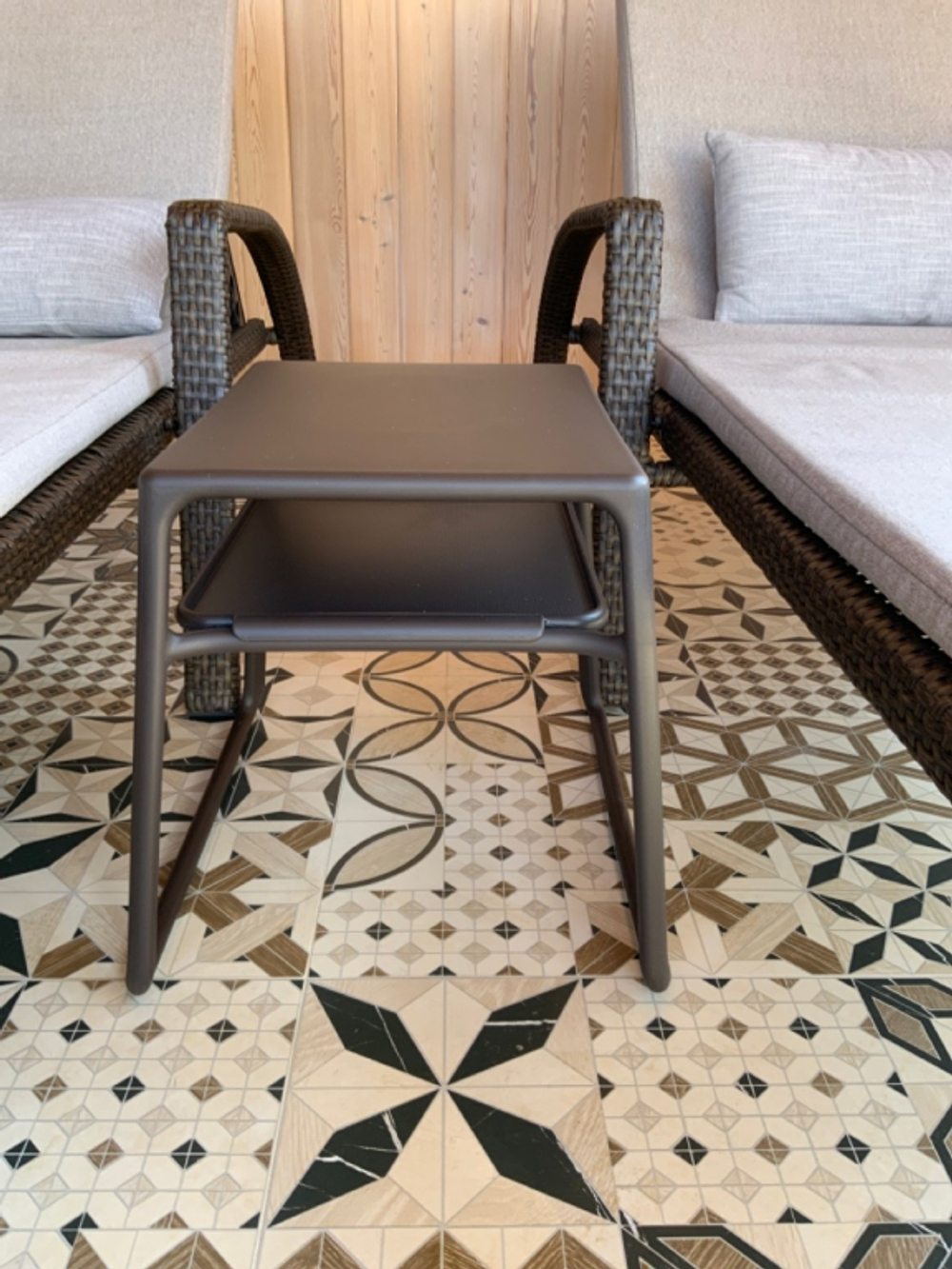 Столик пластиковый для лежака Pop