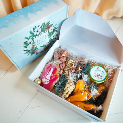 Фотография Новогодний подарок голубой с орехами купить в магазине Афлора