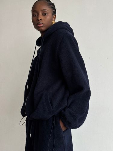 Теплый спортивный костюм темно-синего цвета