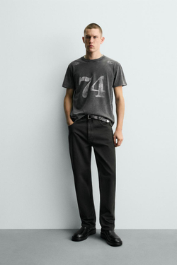 ZARA ФУТБОЛКА С КОНТРАСТНЫМ ПРИНТОМ И ЭФФЕКТОМ ПОТЕРТОСТИ, СЕРЫЙ