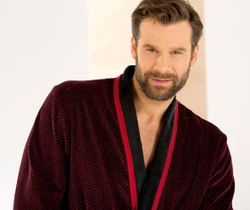 Халат-кимоно Cawo 4839 красно-черный Германия на модели 2