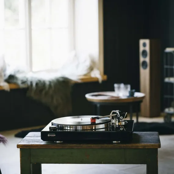 Rekkord Audio M600 (Quintet Red) Black Matt