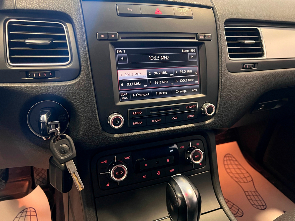 Volkswagen Touareg, 2014 год
