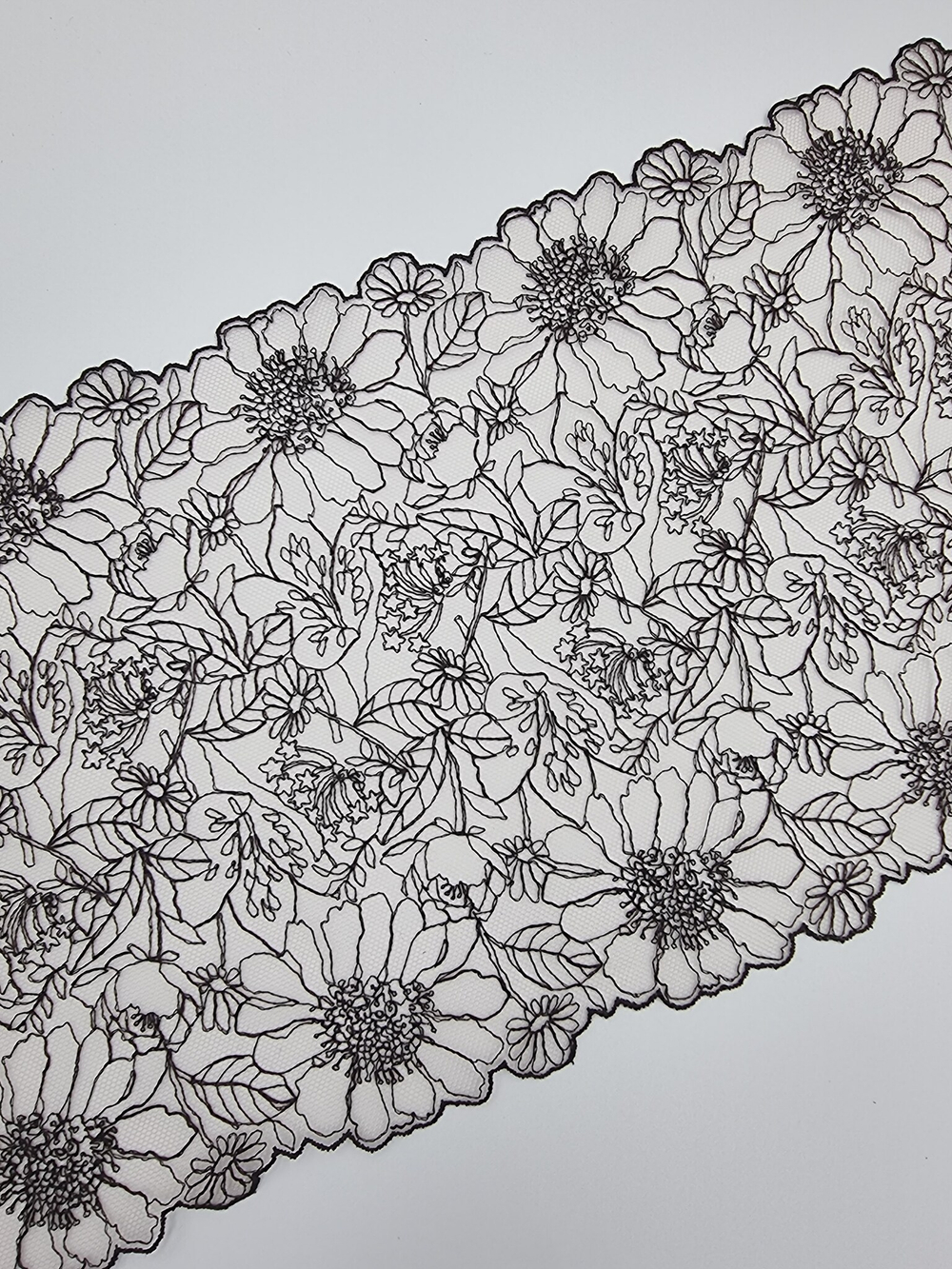 Вышивка на сетке телесный/коричневый К780