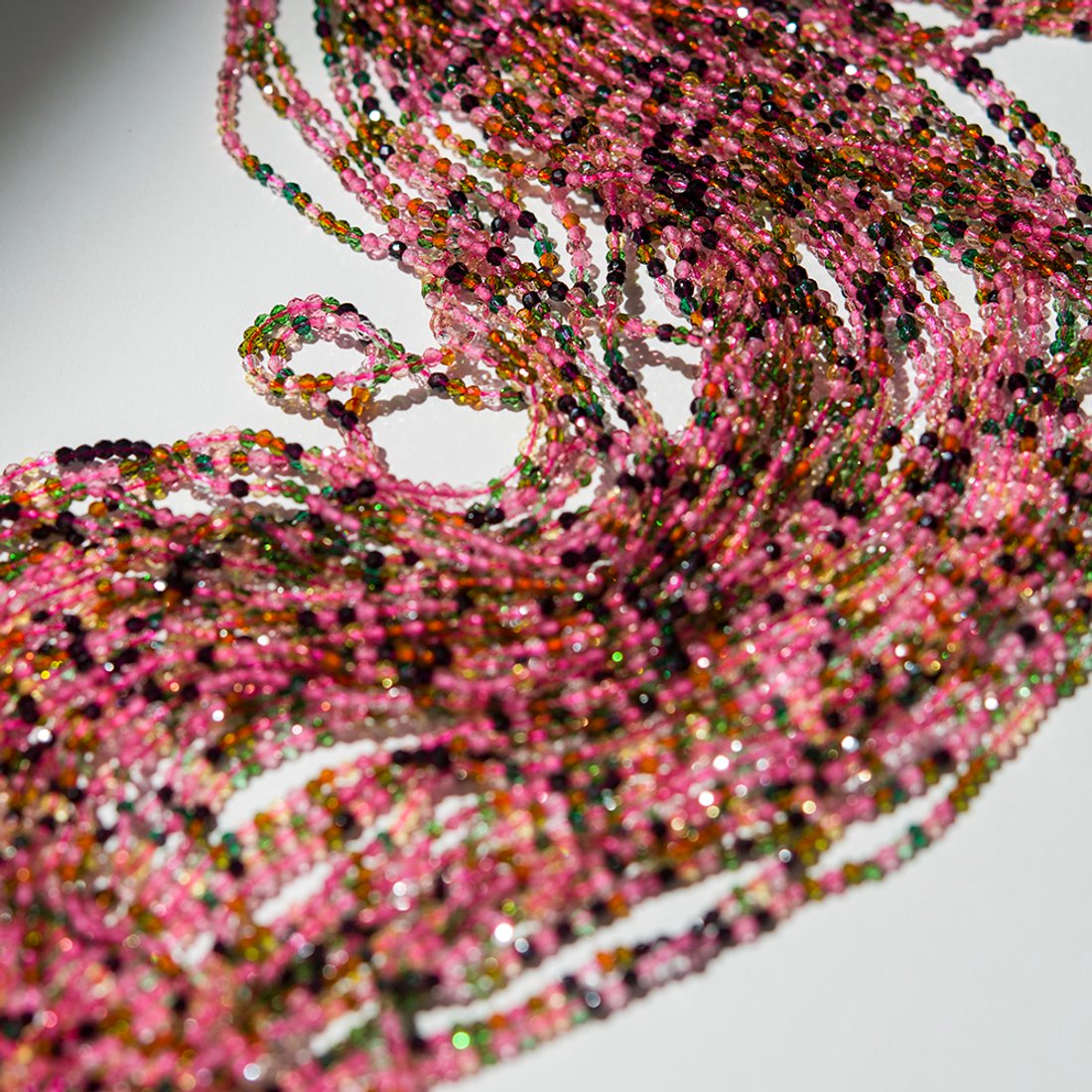 Розовая турмалиновая шпинель синтетическая, 2мм, шар, микроогранка