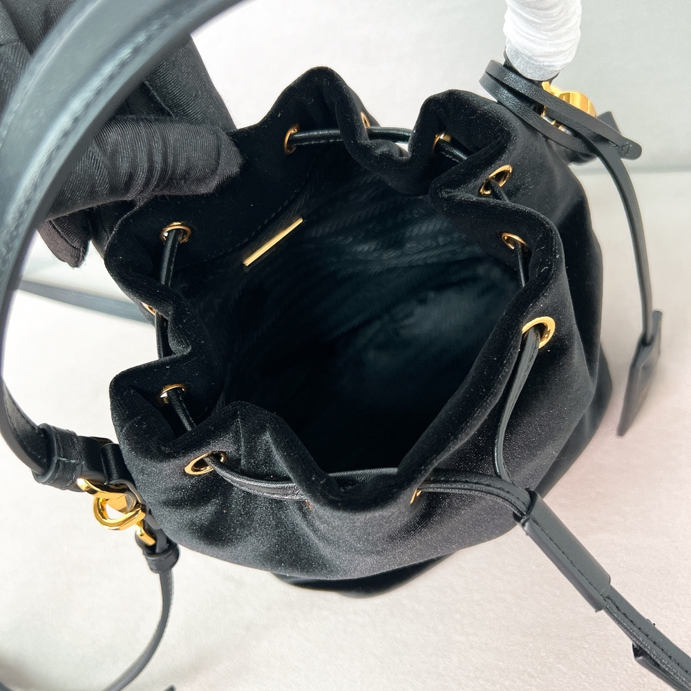 Prada Re-Edition 1978 Bag 19 cm