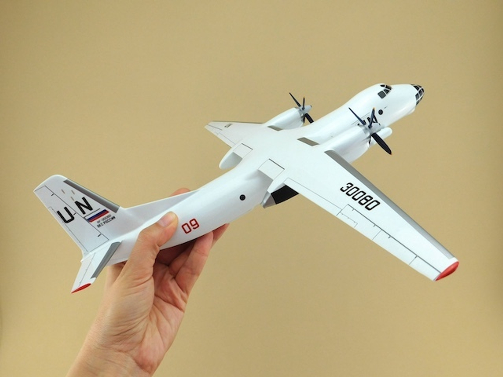Модель самолета Ан-30 (М1:72, UN)