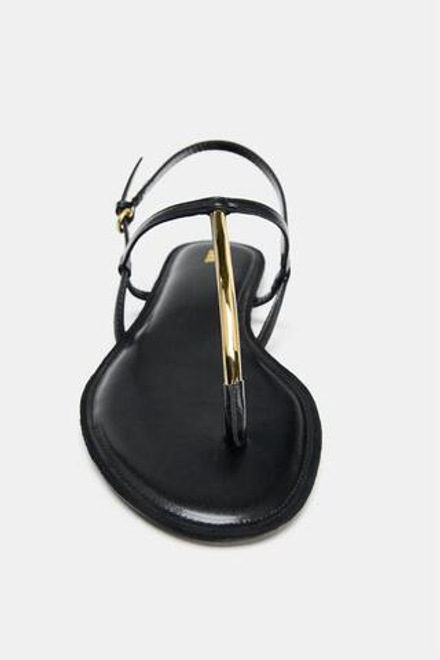 ZARA САНДАЛИИ С МЕТАЛЛИЧЕСКОЙ АППЛИКАЦИЕЙ, ЧЕРНЫЙ