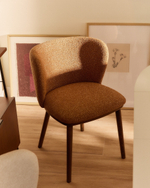 Стул Ciselia из терракотового шенилла с ножками из ясеня в отделке орех