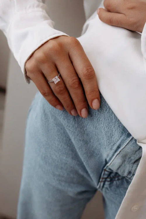 Кольцо с фианитами и россыпью