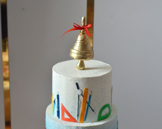 Торт на выпускной трехярусный