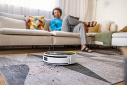 Pобот-пылесос для влажной уборки с роликовой щеткой RVF 7 Comfort