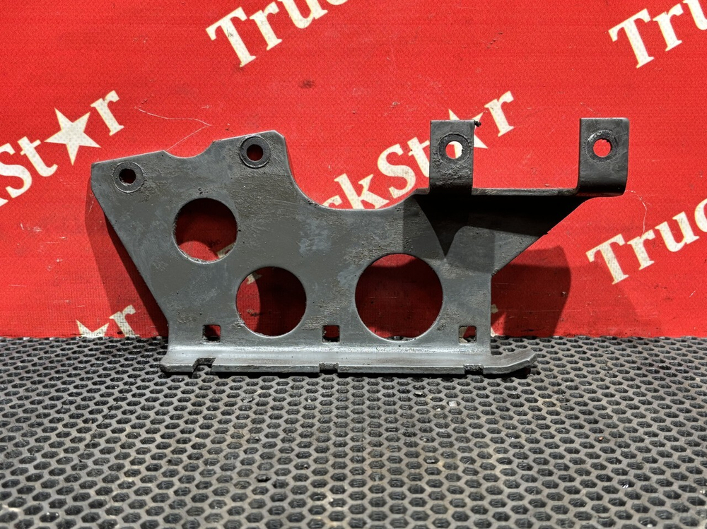 Кронштейн ускорительного клапана