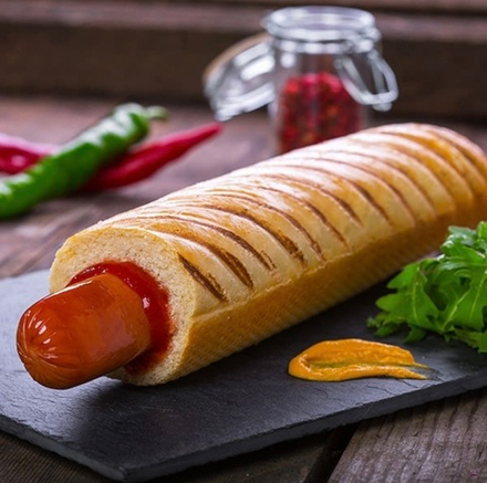 Френч-дог с куриной сосиской.