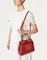 Средняя сумка с ручкой Valentino Rockstud Alcove из зернистой телячьей кожи красный