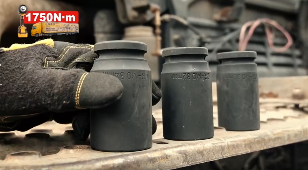 Аккумуляторный бесщеточный ударный гайковерт INGCO CIWLI201751 INDUSTRIAL 20 В 1/2" 1750 Нм / 2100 Нм