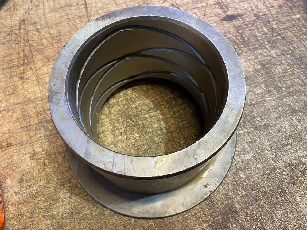 Втулка 21T-943-1142