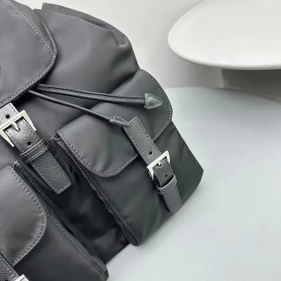 Маленький рюкзак Prada из Re-nylon
