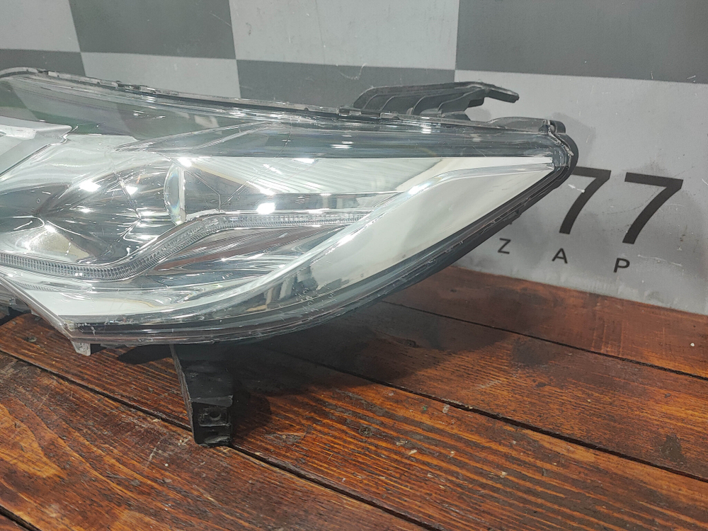 Фара левая Галоген Mitsubishi Pajero Sport 3 15-21 Б/У Оригинал 8301C793