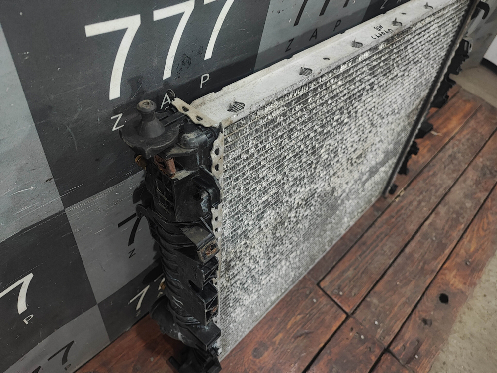 Радиатор двигателя Mercedes W164 X164 W251 Б/У Оригинал A2515000303