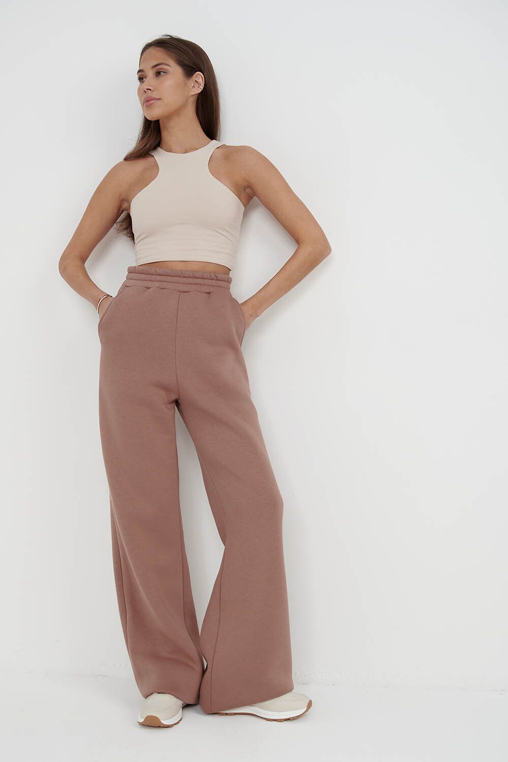 Утепленные брюки клеш цвета молочный шоколад