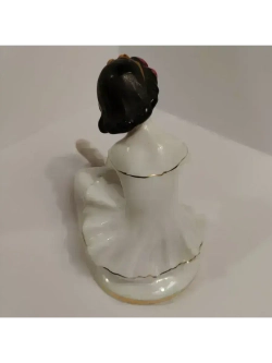 Фарфоровая статуэтка "Маленькая балерина"