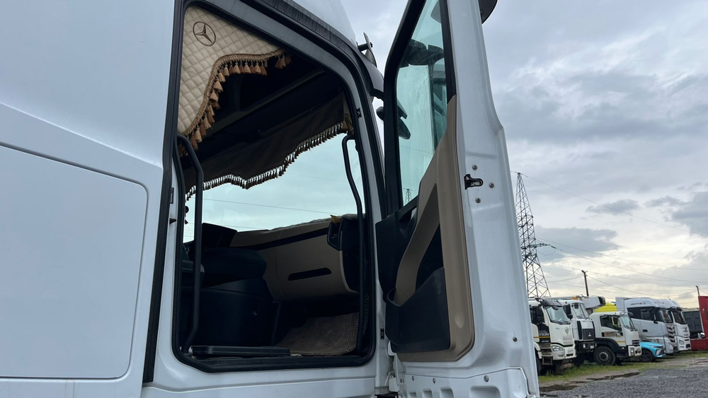 Mercedes-Benz ACTROS 4x2 Седельный тягач 1842 LS (Дизельный, 12,9 л, 422 л.с., АТ)