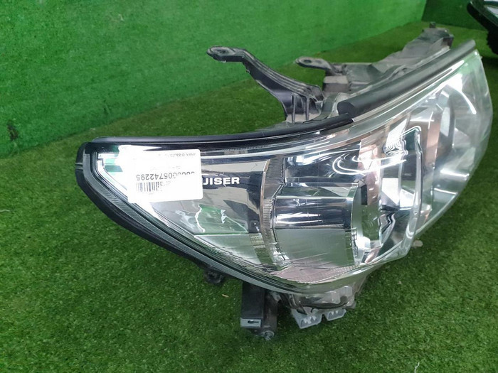 Фара правая Toyota Land Cruiser Prado 150 (2017-н.в.) галоген
